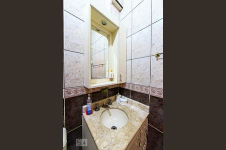 Casa à venda com 225m², 3 quartos e 2 vagas Casa à venda com 225m², 3 quartos e 2 vagasBanheiro da Suite
