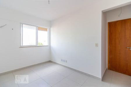 Quarto 2 de apartamento para alugar com 2 quartos, 70m² em Vila Valqueire, Rio de Janeiro