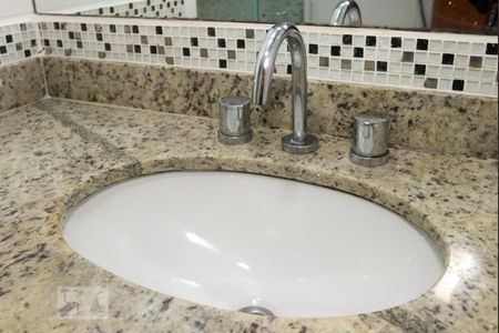 Apartamento à venda com 75m², 3 quartos e 1 vaga Apartamento à venda com 75m², 3 quartos e 1 vagaBanheiro Social