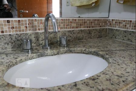Apartamento à venda com 75m², 3 quartos e 1 vaga Apartamento à venda com 75m², 3 quartos e 1 vagaBanheiro da Suíte