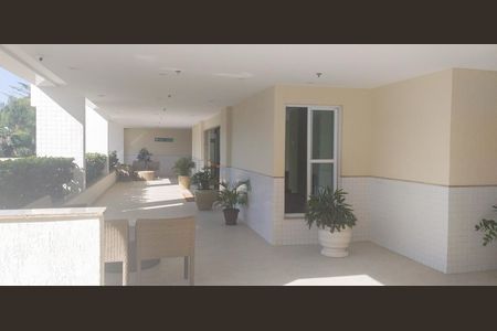 Apartamento à venda com 75m², 3 quartos e 1 vaga Apartamento à venda com 75m², 3 quartos e 1 vagaHall