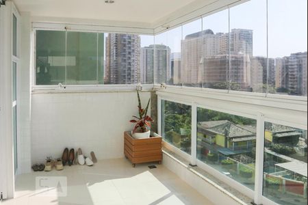 Apartamento à venda com 75m², 3 quartos e 1 vaga Apartamento à venda com 75m², 3 quartos e 1 vagaVaranda da Sala