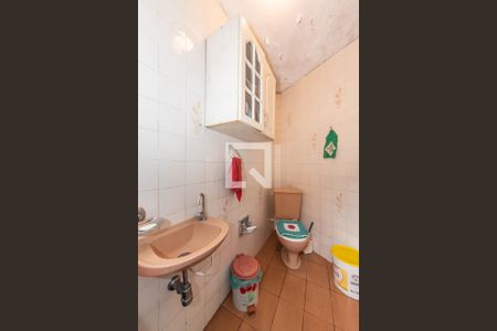 Casa à venda com 200m², 4 quartos e 4 vagasEdicula - Banheiro - Piso Inferior