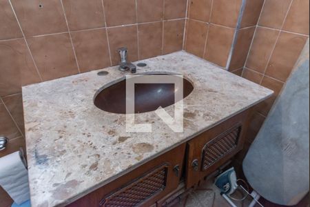 Casa à venda com 200m², 4 quartos e 4 vagasBanheiro da Suíte