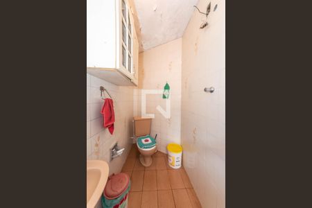 Casa à venda com 200m², 4 quartos e 4 vagasEdicula - Banheiro - Piso Inferior