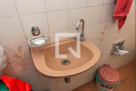 Casa à venda com 200m², 4 quartos e 4 vagasEdicula - Banheiro - Piso Inferior