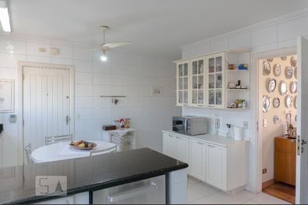 Apartamento à venda com 370m², 4 quartos e 4 vagas Apartamento à venda com 370m², 4 quartos e 4 vagasCozinha