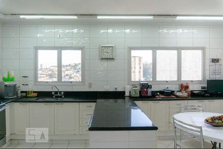 Apartamento à venda com 370m², 4 quartos e 4 vagas Apartamento à venda com 370m², 4 quartos e 4 vagasCozinha