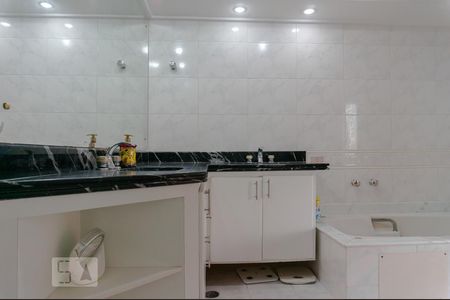 Apartamento à venda com 370m², 4 quartos e 4 vagas Apartamento à venda com 370m², 4 quartos e 4 vagasBanheiro da Suíte 1