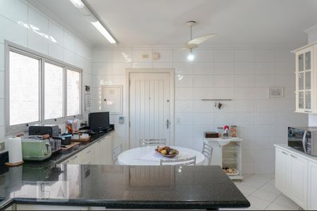 Apartamento à venda com 370m², 4 quartos e 4 vagas Apartamento à venda com 370m², 4 quartos e 4 vagasCozinha