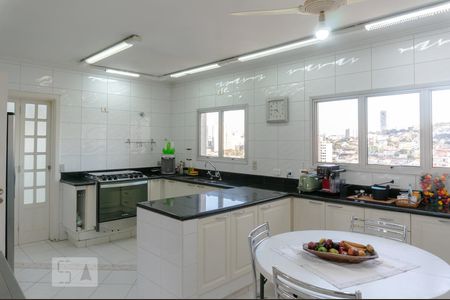 Apartamento à venda com 370m², 4 quartos e 4 vagas Apartamento à venda com 370m², 4 quartos e 4 vagasCozinha
