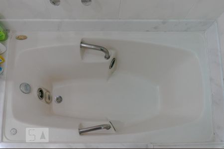 Apartamento à venda com 370m², 4 quartos e 4 vagas Apartamento à venda com 370m², 4 quartos e 4 vagasBanheiro da Suíte 1