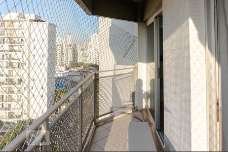 Apartamento à venda com 370m², 4 quartos e 4 vagas Apartamento à venda com 370m², 4 quartos e 4 vagasSacada da Suíte 1