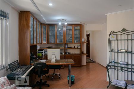 Apartamento à venda com 370m², 4 quartos e 4 vagas Apartamento à venda com 370m², 4 quartos e 4 vagasEscritório