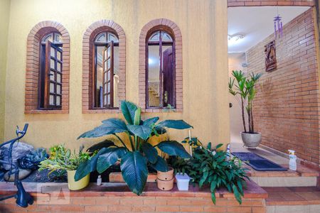 Casa para alugar com 150m², 3 quartos e 2 vagas Casa para alugar com 150m², 3 quartos e 2 vagasFachada