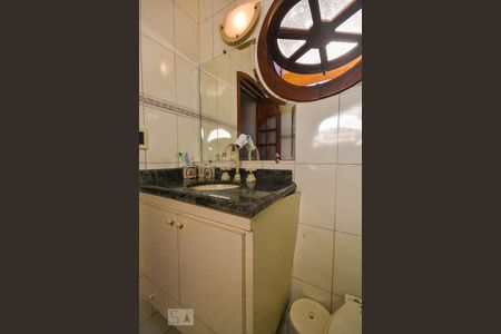 Casa para alugar com 150m², 3 quartos e 2 vagas Casa para alugar com 150m², 3 quartos e 2 vagasBanheiro 1