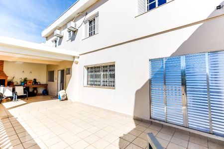 Casa à venda com 250m², 4 quartos e 2 vagasEntrada
