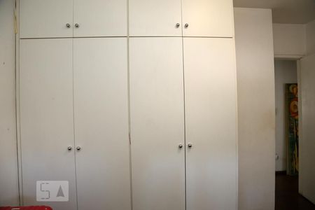 Apartamento à venda com 99m², 3 quartos e 2 vagasQuarto 2 - Armários