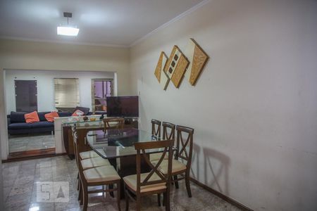 Casa à venda com 320m², 3 quartos e 6 vagas Casa à venda com 320m², 3 quartos e 6 vagasSala