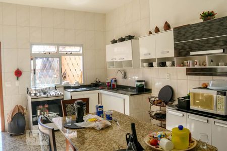 Casa à venda com 140m², 3 quartos e 15 vagas Casa à venda com 140m², 3 quartos e 15 vagasCozinha