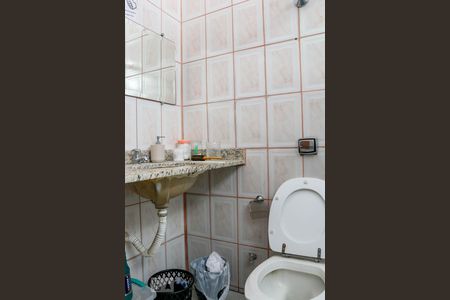 Casa à venda com 140m², 3 quartos e 15 vagas Casa à venda com 140m², 3 quartos e 15 vagasBanheiro Social