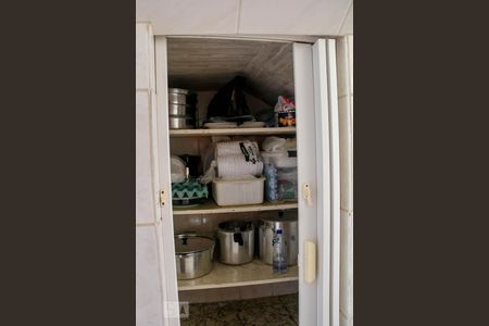 Casa à venda com 140m², 3 quartos e 15 vagas Casa à venda com 140m², 3 quartos e 15 vagasDespensa