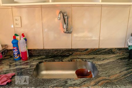 Casa à venda com 140m², 3 quartos e 15 vagas Casa à venda com 140m², 3 quartos e 15 vagasCozinha