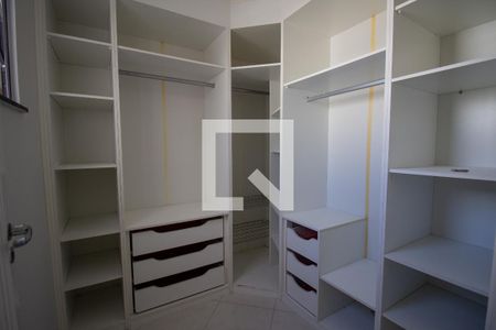 Apartamento à venda com 360m², 4 quartos e 2 vagas Apartamento à venda com 360m², 4 quartos e 2 vagasCloset da Suíte 1