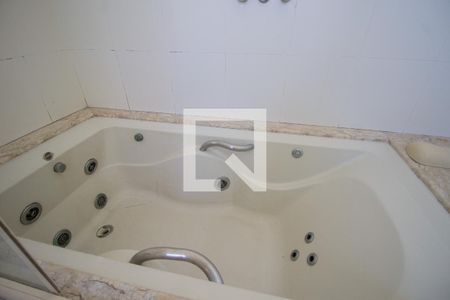 Apartamento à venda com 360m², 4 quartos e 2 vagas Apartamento à venda com 360m², 4 quartos e 2 vagasBanheiro da Suíte 3