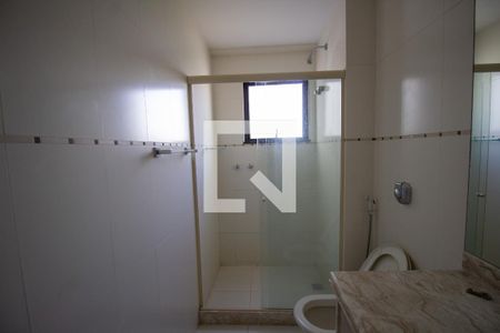 Apartamento à venda com 360m², 4 quartos e 2 vagas Apartamento à venda com 360m², 4 quartos e 2 vagasBanheiro da Suíte 1