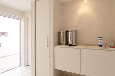 Casa à venda com 180m², 3 quartos e 2 vagas Casa à venda com 180m², 3 quartos e 2 vagasLavanderia