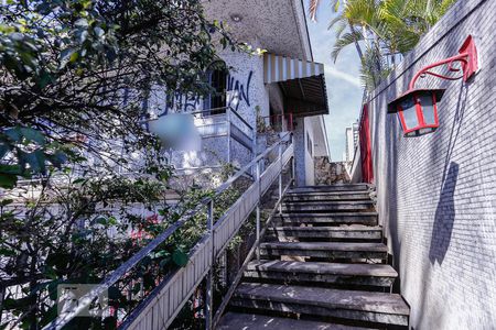 Casa para alugar com 520m², 4 quartos e 3 vagas Casa para alugar com 520m², 4 quartos e 3 vagasEntrada