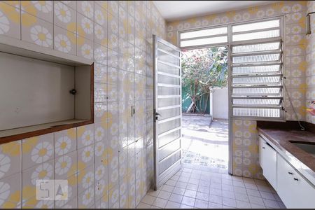 Casa para alugar com 520m², 4 quartos e 3 vagas Casa para alugar com 520m², 4 quartos e 3 vagasCozinha Edícula