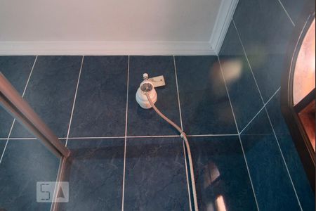 Casa à venda com 240m², 5 quartos e 2 vagas Casa à venda com 240m², 5 quartos e 2 vagasChuveiro