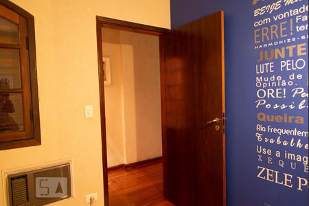 Casa à venda com 240m², 5 quartos e 2 vagas Casa à venda com 240m², 5 quartos e 2 vagasQuarto 3