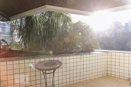 Apartamento à venda com 126m², 2 quartos e 1 vaga Apartamento à venda com 126m², 2 quartos e 1 vagaVaranda da Suíte