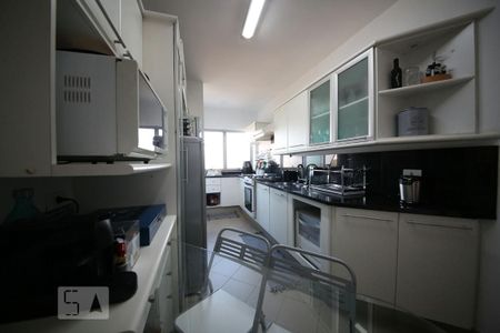 Apartamento à venda com 85m², 2 quartos e 1 vagaCozinha 