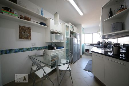 Apartamento à venda com 85m², 2 quartos e 1 vagaCozinha 