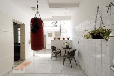 Casa à venda com 180m², 3 quartos e 2 vagas Casa à venda com 180m², 3 quartos e 2 vagasVaranda gourmet
