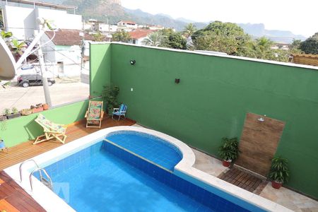 Casa à venda com 240m², 3 quartos e sem vagaPiscina