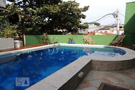 Casa à venda com 240m², 3 quartos e sem vagaPiscina