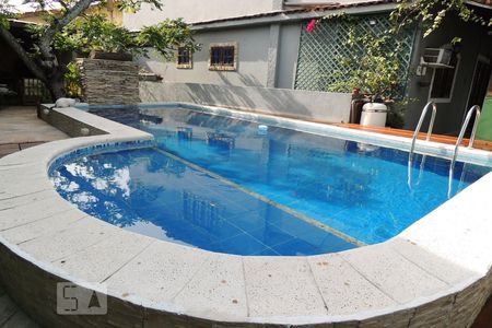 Casa à venda com 240m², 3 quartos e sem vagaPiscina