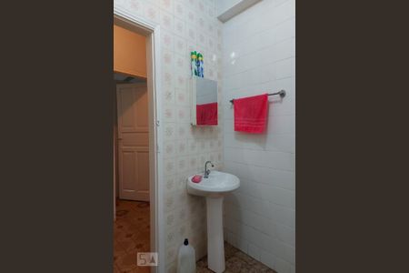 Casa à venda com 435m², 5 quartos e 4 vagas Casa à venda com 435m², 5 quartos e 4 vagasBanheiro