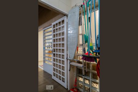 Casa à venda com 216m², 3 quartos e 2 vagas Casa à venda com 216m², 3 quartos e 2 vagasLavanderia