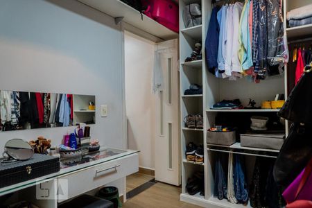 Casa à venda com 216m², 3 quartos e 2 vagas Casa à venda com 216m², 3 quartos e 2 vagasSuite - Closet