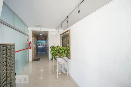 Apartamento à venda com 72m², 3 quartos e sem vaga Apartamento à venda com 72m², 3 quartos e sem vagaHall social