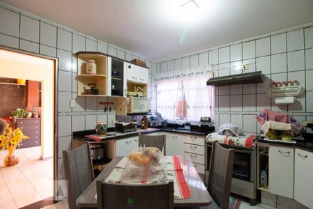 Casa à venda com 300m², 3 quartos e 4 vagas Casa à venda com 300m², 3 quartos e 4 vagasCozinha