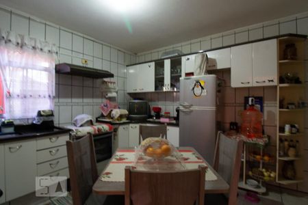 Casa à venda com 300m², 3 quartos e 4 vagas Casa à venda com 300m², 3 quartos e 4 vagasCozinha