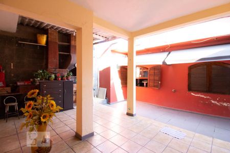 Casa à venda com 300m², 3 quartos e 4 vagas Casa à venda com 300m², 3 quartos e 4 vagasQuintal