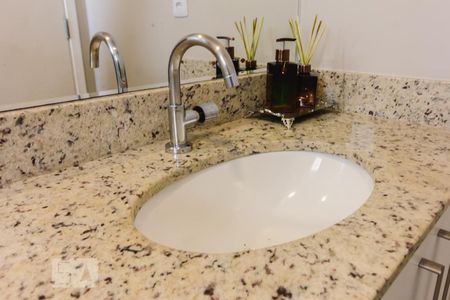 Apartamento para alugar com 64m², 2 quartos e 1 vaga Apartamento para alugar com 64m², 2 quartos e 1 vagaBanheiro da Suíte 1 Pia